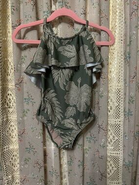 Hermoza Girls Sage Green Ruffle One Piece‎ Swimsuit Size 6 EUC